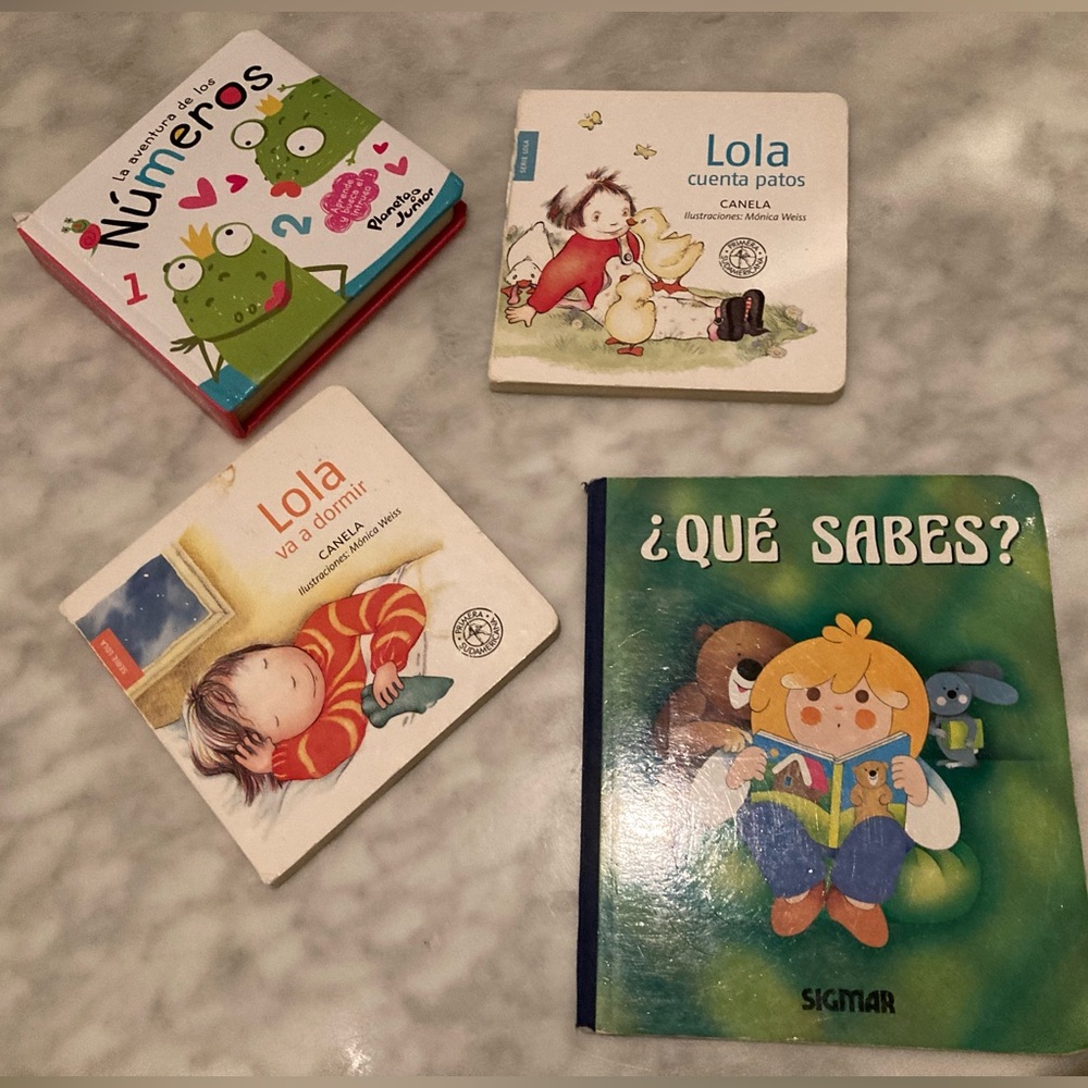 Assorted Spanish Books - Picture 1 of 1